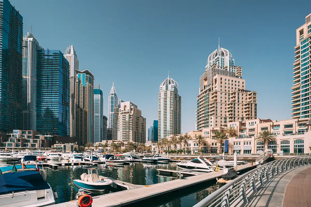 Luxury Dubai property for sale overlooking the marinaLuxury Dubai property for sale overlooking the marina